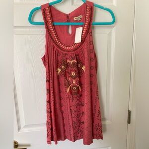 One World Embroider Top. Med. NWT
